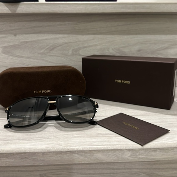 100% AUTHENTIC TOM FORD UNISEX SUNGLASSES - Picture 5 of 6